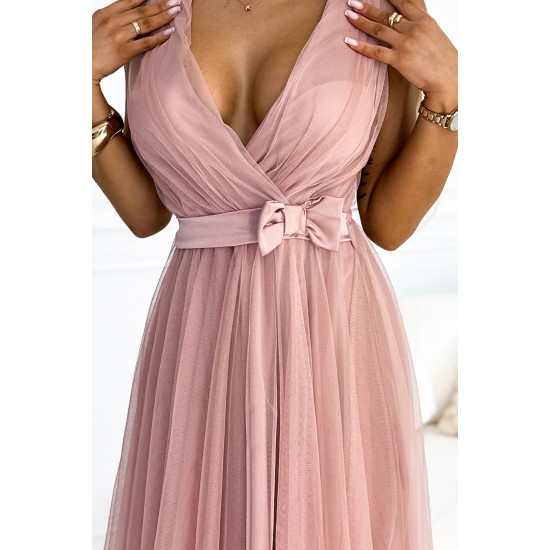 Елегантна рокля с дълбоко деколте 523-1