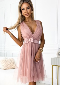 Елегантна рокля с дълбоко деколте 523-1