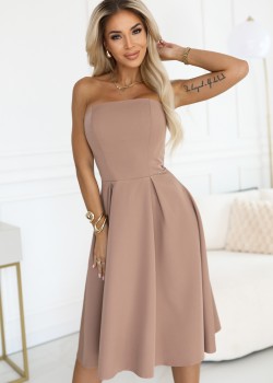 Елегантна рокля без презрамки в бежов цвят 641-2 Елегантна рокля без презрамки в бежов цвят 641-2