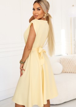 Разкроена миди рокля в жълт цвят, модел 348-13. Разкроена миди рокля в жълт цвят, модел 348-13.