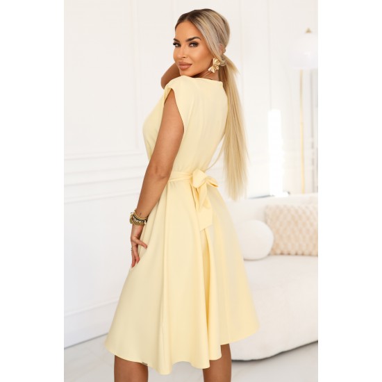 Разкроена миди рокля в жълт цвят, модел 348-13. Разкроена миди рокля в жълт цвят, модел 348-13.