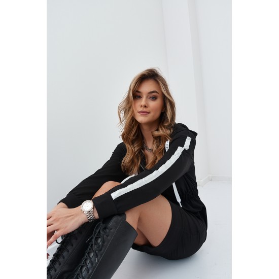 Дамска спортна рокля рокля с качулка в черен цвят FI657 Дамска спортна рокля рокля с качулка в черен цвят FI657