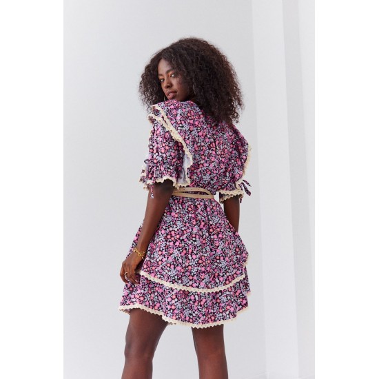 Къса рокля с волани в черен цвят 5780 Къса рокля с волани в черен цвят 5780