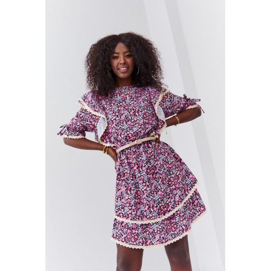 Къса рокля с волани в черен цвят 5780 Къса рокля с волани в черен цвят 5780