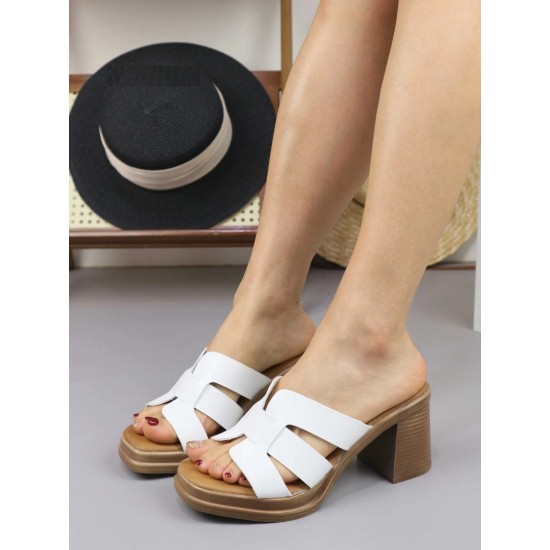 Дамски сандали в бял цвят с дебел среден ток  | Alba.bg