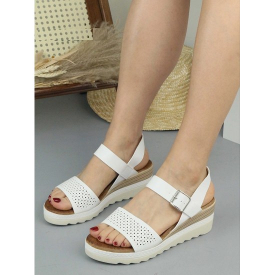 Ежедневни дамски сандали в бял цвят на платформа  | Alba.bg