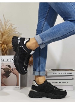 Дамски маратонки в черен цвят PR04