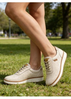 Дамски спортни обувки в бежов цвят TR551